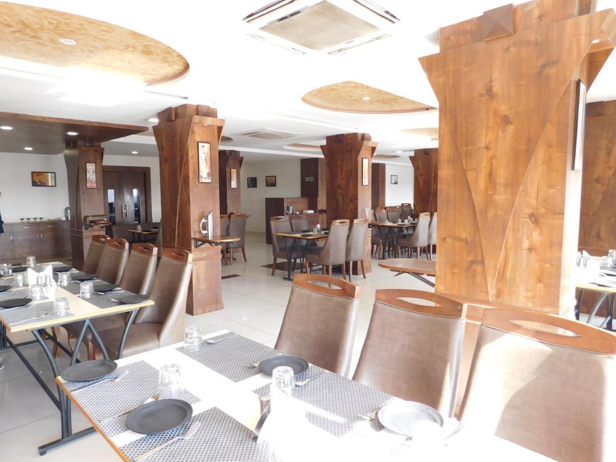 Hotel Shiva Club And Resort Mundra Ngoại thất bức ảnh